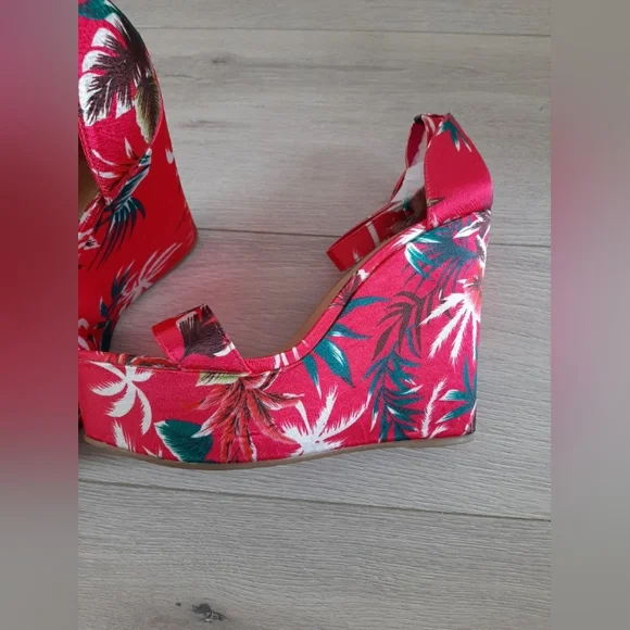 Platform - Picture 2 of 2